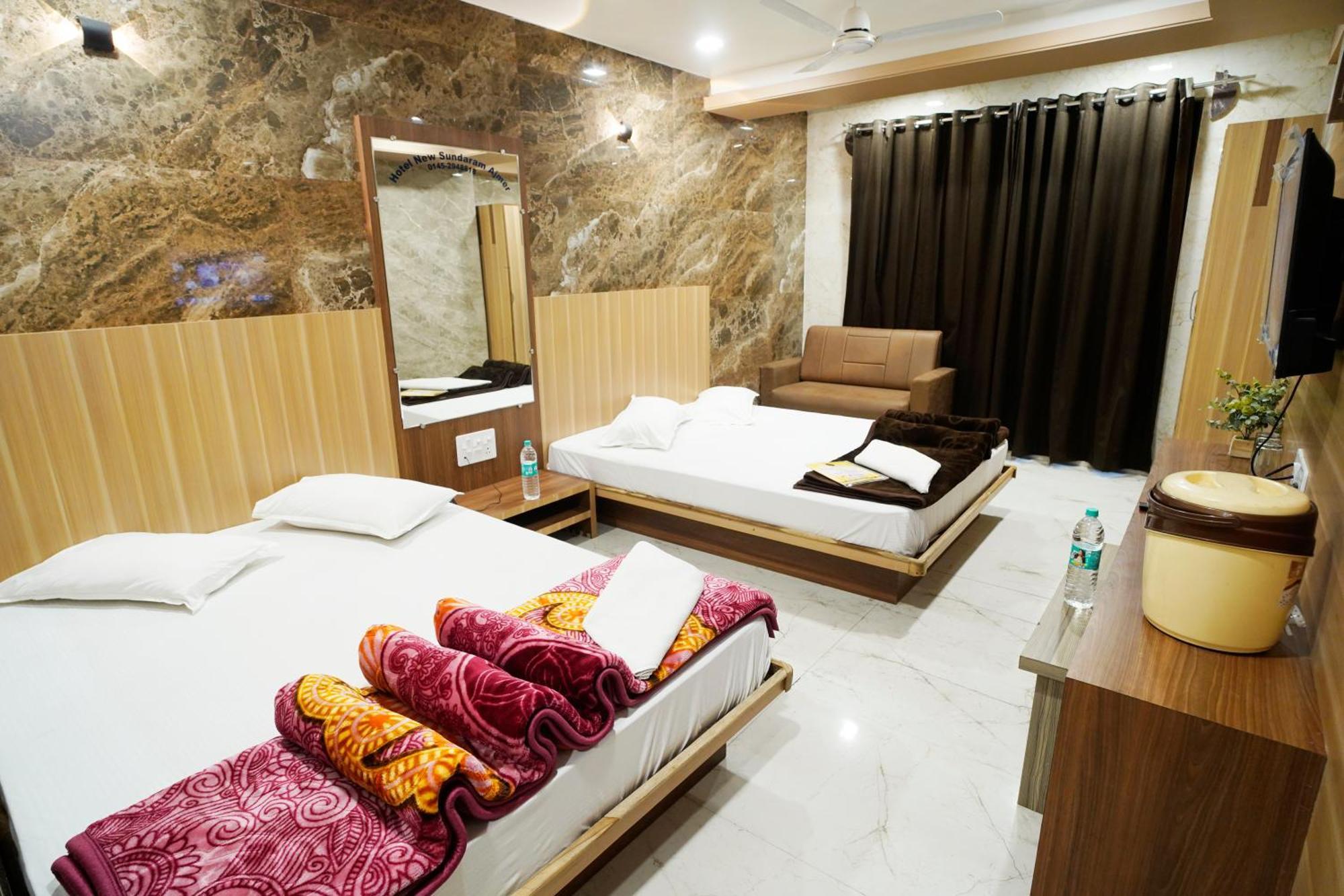 Hotel New Sundaram 150 Mtrs From Dargah อัจเมอร์ ภายนอก รูปภาพ