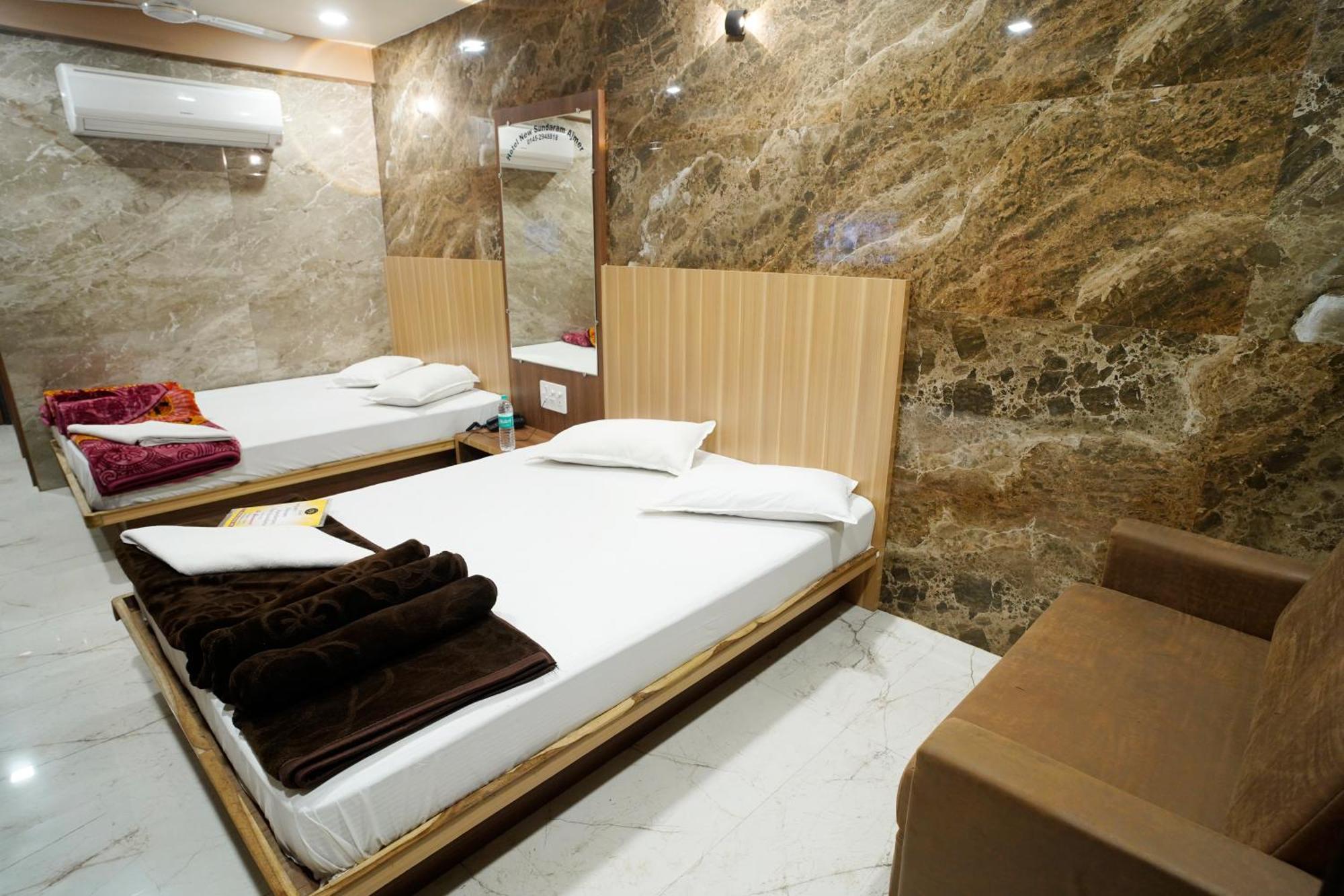 Hotel New Sundaram 150 Mtrs From Dargah อัจเมอร์ ภายนอก รูปภาพ