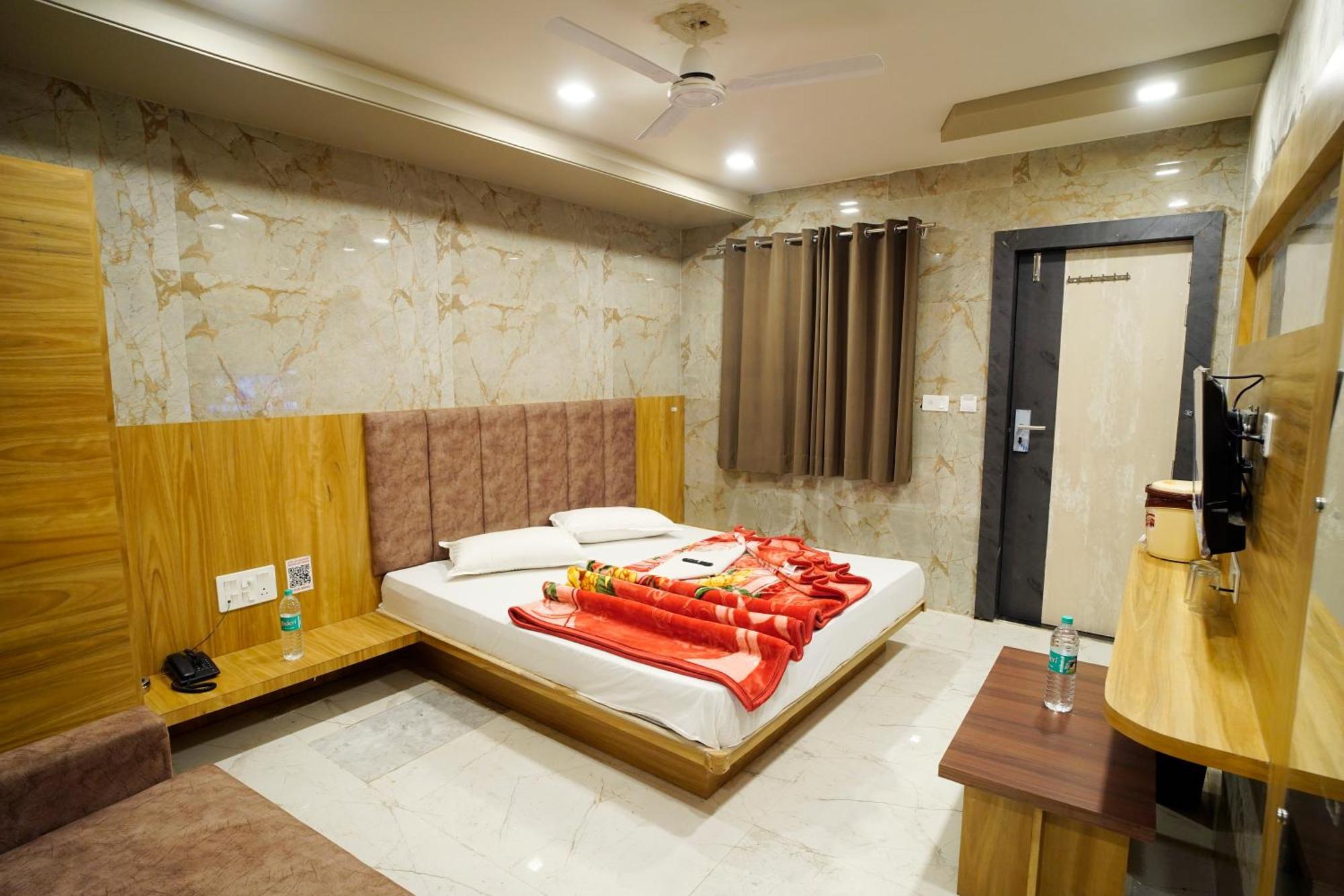 Hotel New Sundaram 150 Mtrs From Dargah อัจเมอร์ ภายนอก รูปภาพ