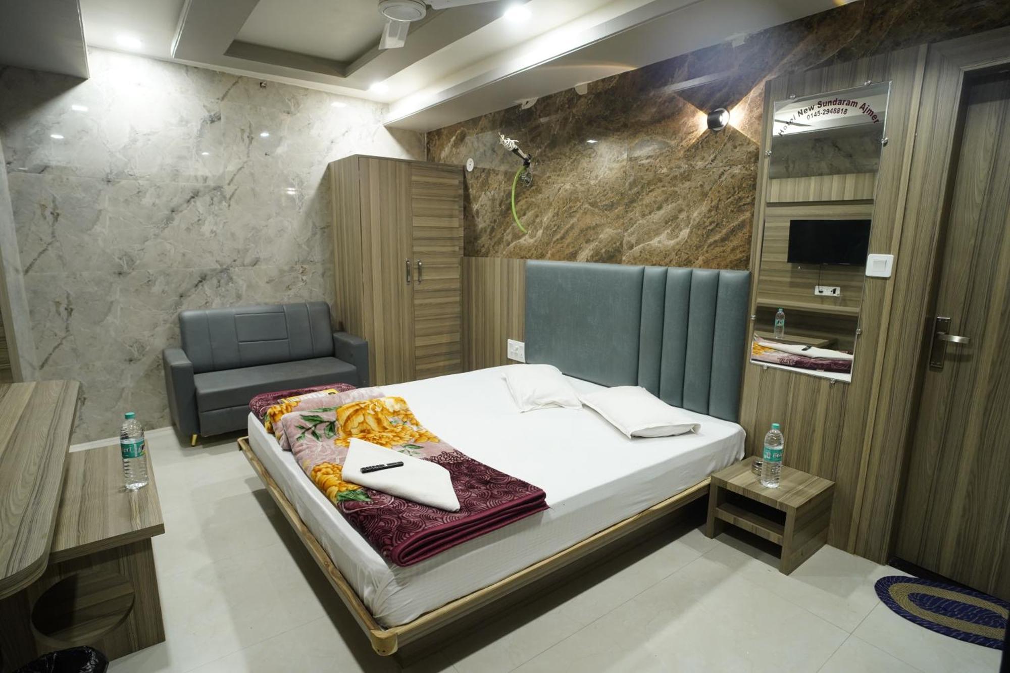 Hotel New Sundaram 150 Mtrs From Dargah อัจเมอร์ ภายนอก รูปภาพ